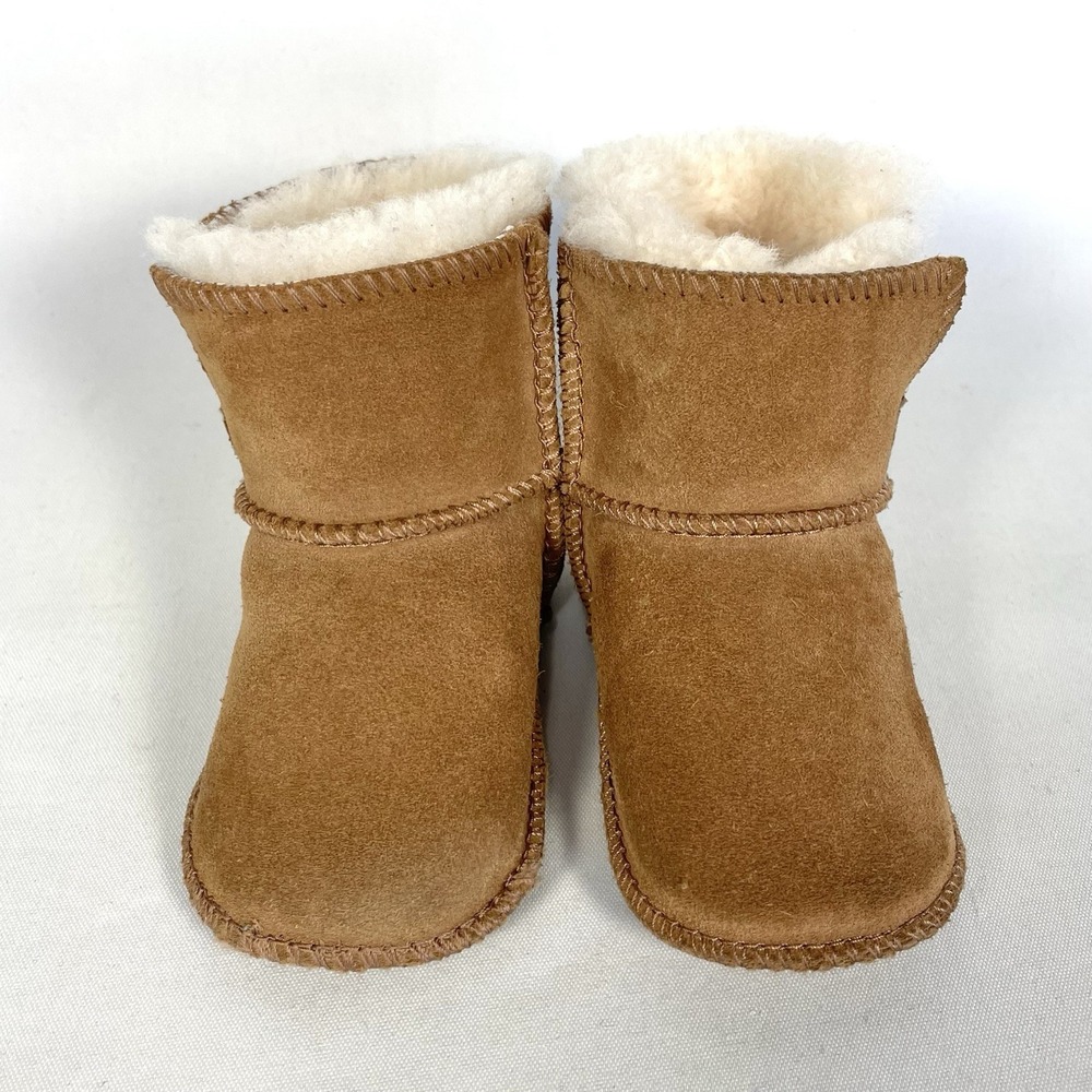 UGG Erin 5202 Baby Booties Tan Suede Sheepskin Size S 0-3 Months - Picture 2 of 8